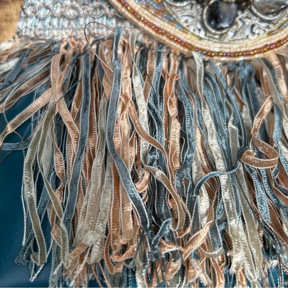 🩵 Mary Frances embellished evening bag. Luxe with beading, shells & silk fringe - Picture 9 of 10